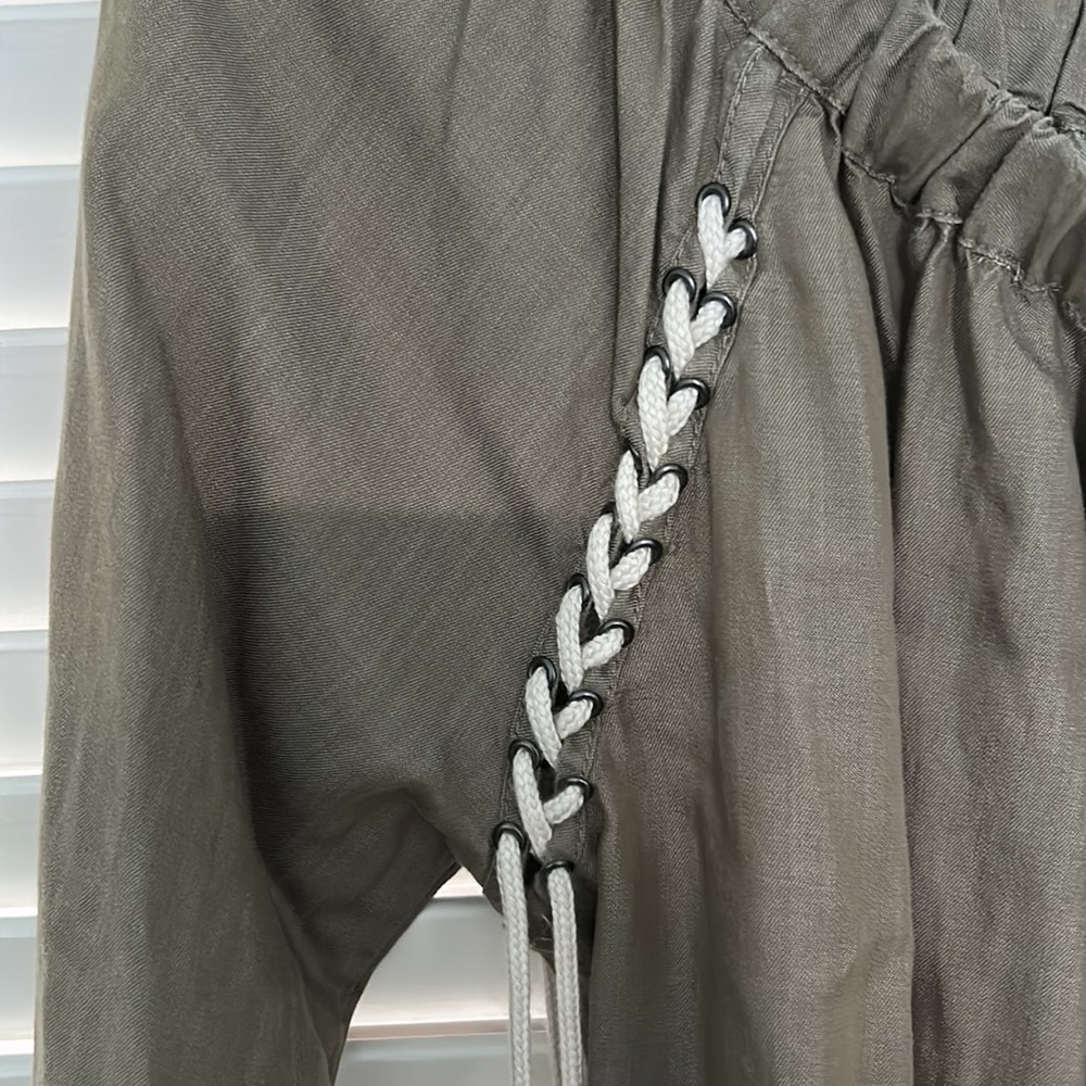 NWT Chelsea and Theodore dress - Picture 5 of 7